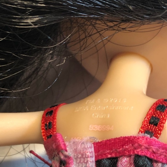 BRATZ Jade Study Abroad to Russia Doll MGA 2015 - Picture 10 of 10